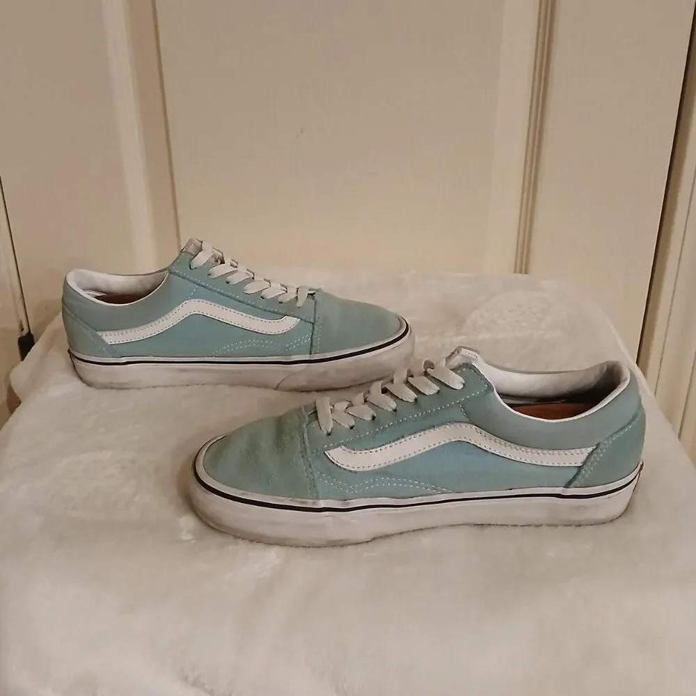 Light Blue or Aqua Vans Old Skool unisex sneakers in men's 6, women's 7.5